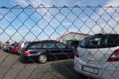 P2 Parken Flughafen Dresden - eingezäunt und abgeschlossen